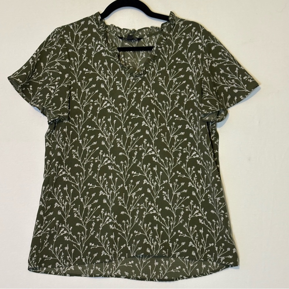41 Hawthorn Darcy Olive Floral Top Medium